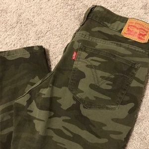 Woman’s Levi’s Jeans 535 30